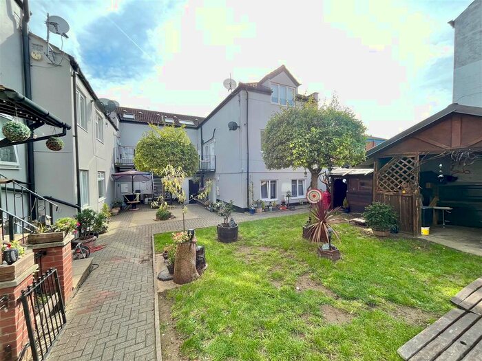1 Bedroom Flat For Sale In Lathwell Court, Reginald Street, Luton, LU2