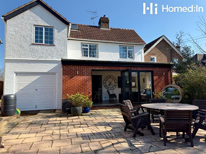 4 Bedroom Detached House For Sale In Horsham Road, Crawley, RH11