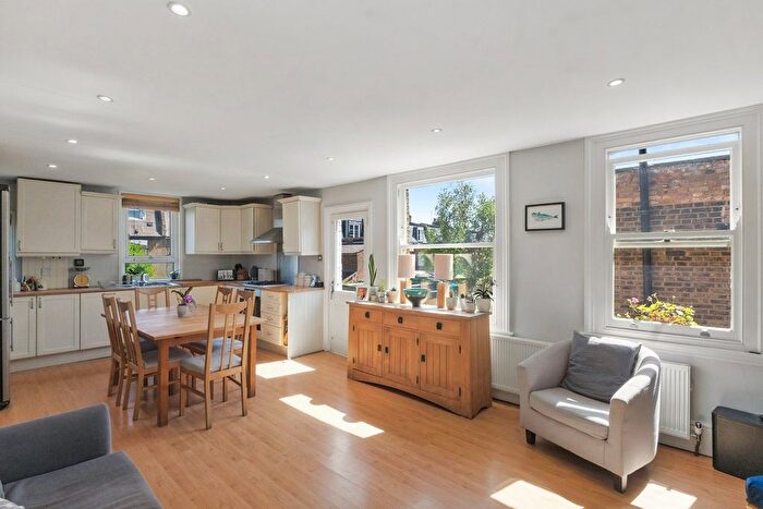 3 Bedroom Maisonette For Sale In Rosedale Terrace, Brackenbury Village, Hammersmith, W6