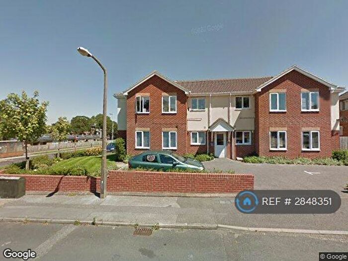 2 Bedroom Flat To Rent In Fitzworth Avenue, Poole, BH16