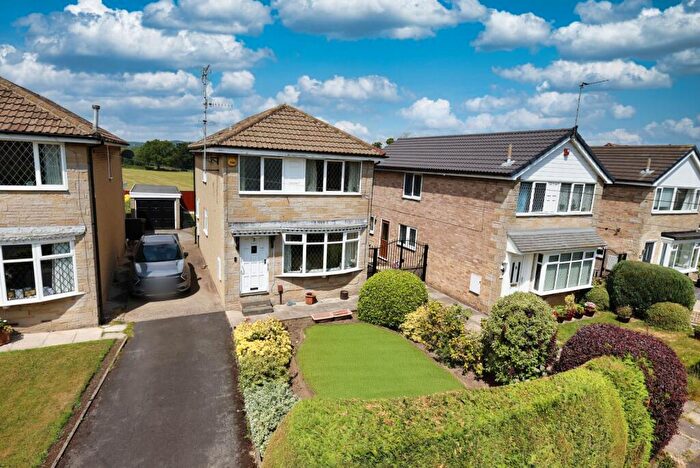 4 Bedroom Detached House For Sale In Kirklees Rise, Farsley, Pudsey, West Yorkshire, LS28