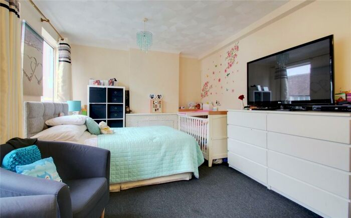 Apartment To Rent In Chertsey, Surrey, KT16