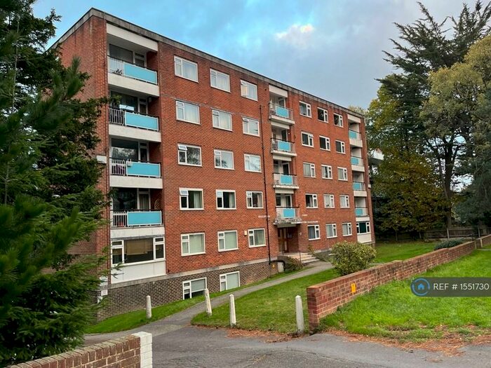 2 Bedroom Flat To Rent In Guildford Court, Bournemouth, BH4