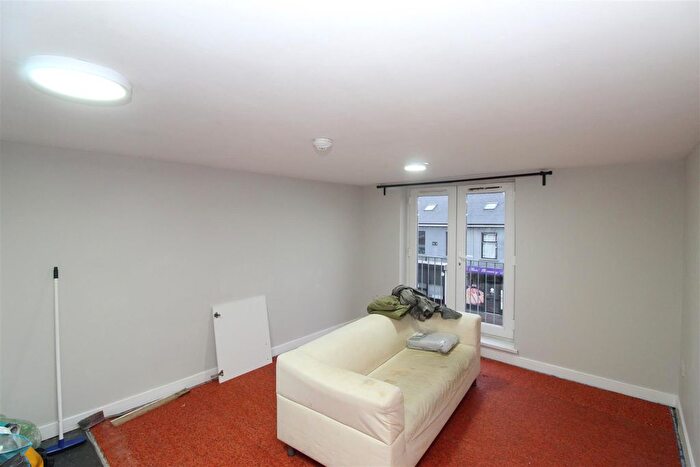 2 Bedroom Flat To Rent In Lower Cathedral Road, Cardiff, CF11