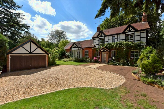 4 Bedroom Detached House To Rent In Peppard Lane, Henley-On-Thames, Oxfordshire, RG9