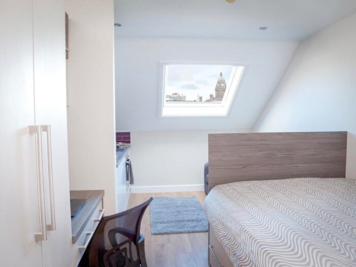 Apartment To Rent In Apt, St Paul's #, LS1