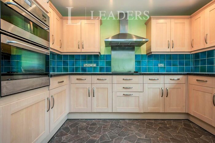 3 Bedroom Property To Rent In Cedar Road, Faringdon, SN7