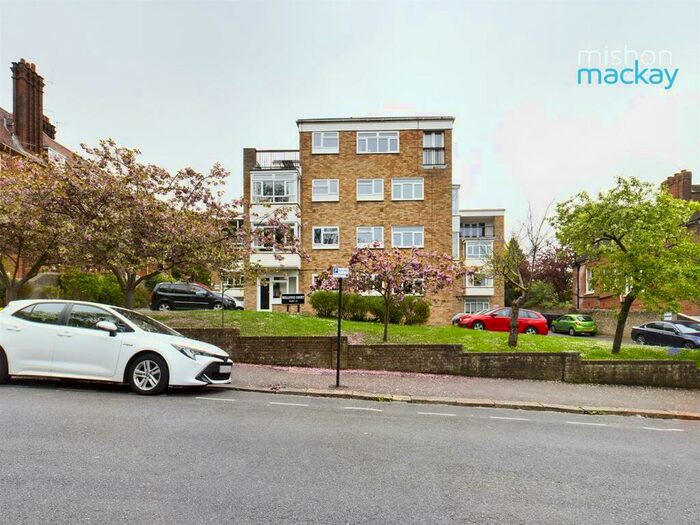 2 Bedroom Flat To Rent In Preston Park Avenue, Brighton, BN1