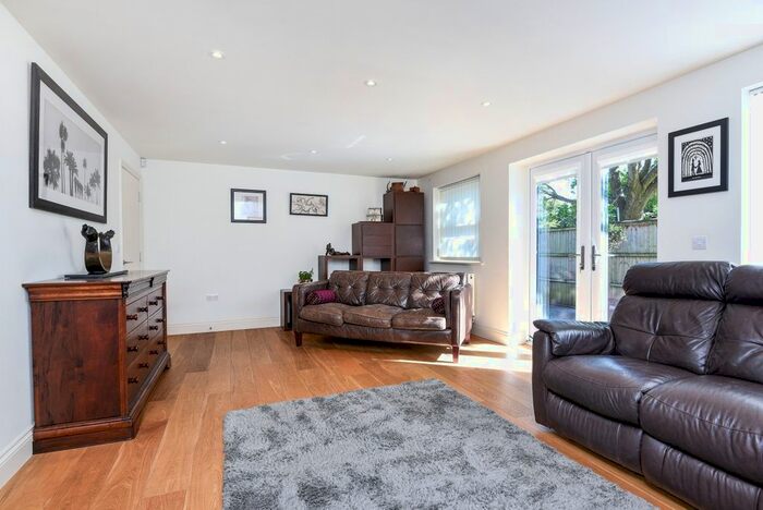 3 Bedroom Flat To Rent In Sydney Road, Haywards Heath, RH16