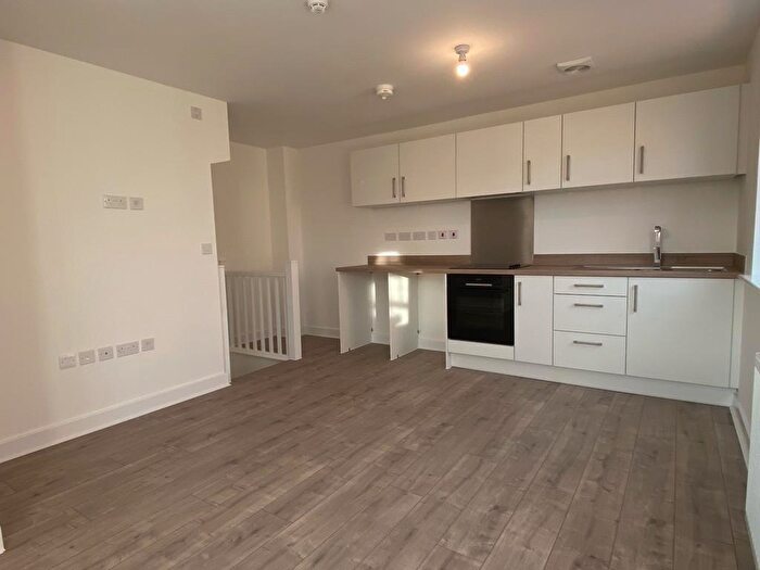 2 Bedroom Town House To Rent In Roche Avenue, Seacroft, Leeds, LS14