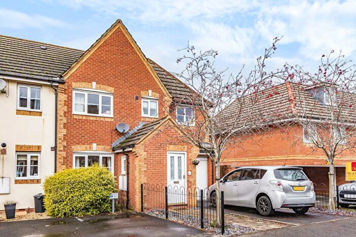 4 Bedroom End Of Terrace House To Rent In Havelock Road, Wokingham, RG41