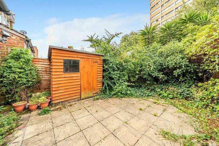 3 Bedroom Flat To Rent In Ebbisham Drive, London, SW8