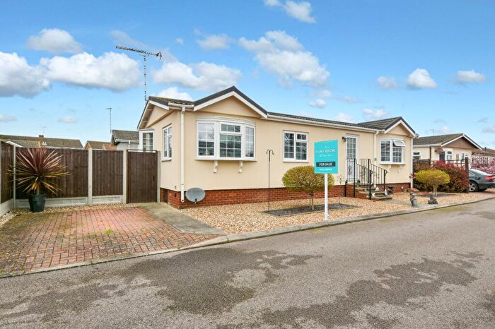 2 Bedroom Bungalow For Sale In East Beach Park, * Tingdene Park Home *, Shoeburyness, Essex, SS3