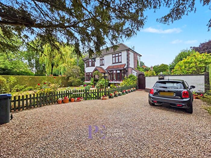 3 Bedroom Detached House For Sale In Leicester Road, Hinckley, LE10