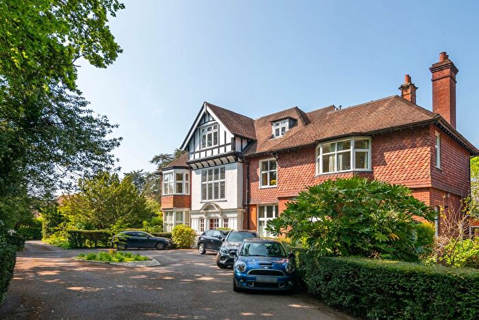 2 Bedroom Flat For Sale In Wray Common Road, Reigate, RH2
