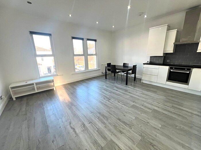 3 Bedroom Flat To Rent In Hermitage Road, London, N4