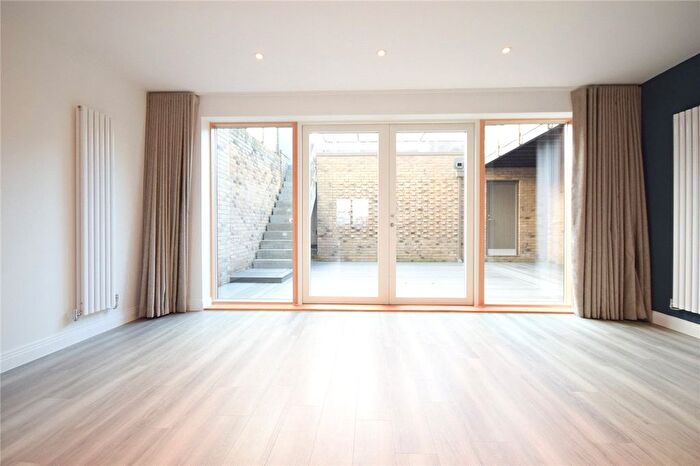 5 Bedroom Terraced House To Rent In Pinnington Close, Trumpington, Cambridge, CB2