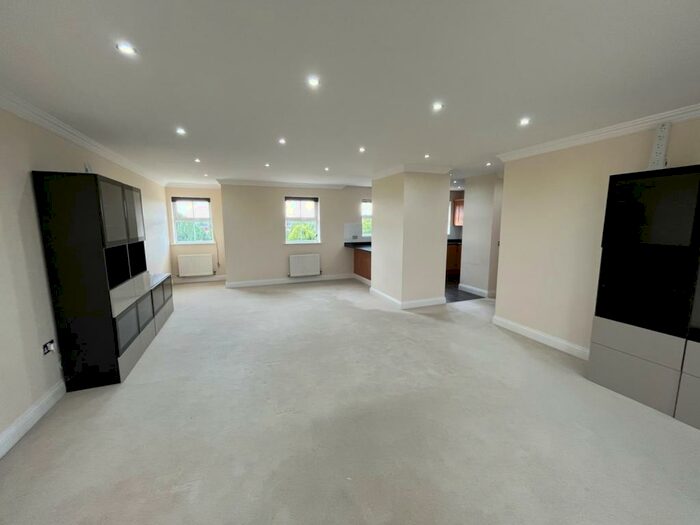 3 Bedroom Penthouse To Rent In Ashbourne Drive, Weston, Crewe, Cheshire, CW2