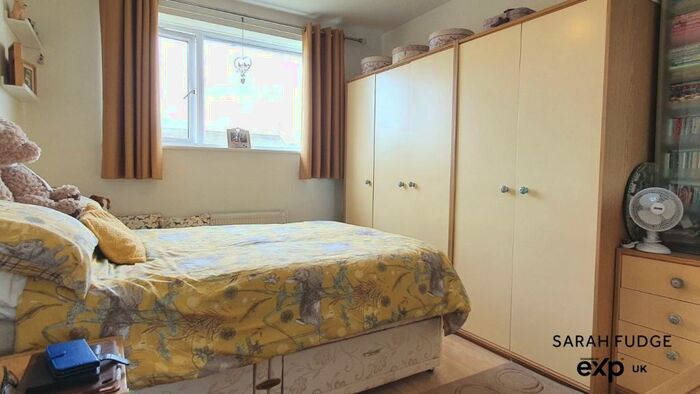 1 Bedroom Flat For Sale In Hamworthy, Poole, Dorset., BH15