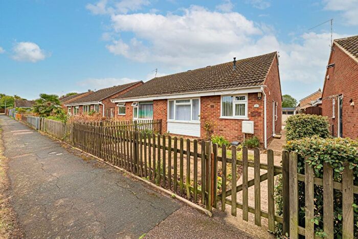 2 Bedroom Bungalow For Sale In Beeson Close, Little Paxton, St. Neots, Cambridgeshire, PE19