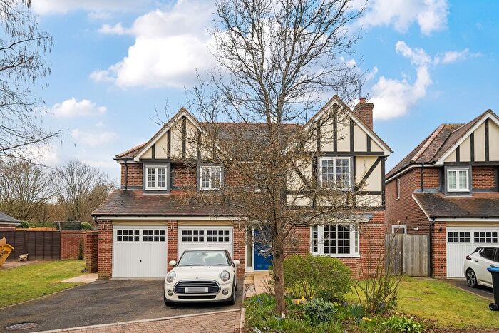 5 Bedroom Detached House To Rent In Eaves Close, Addlestone, KT15