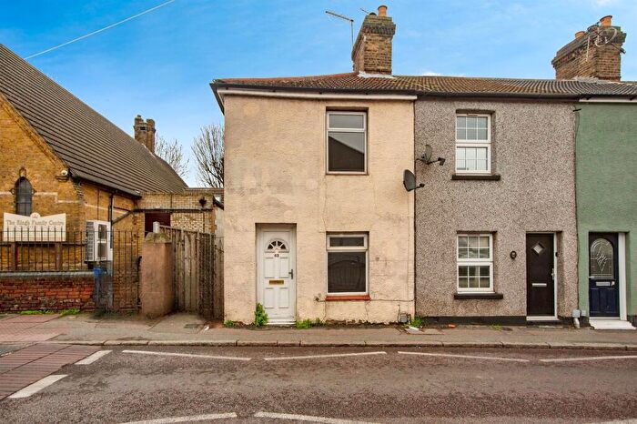 2 Bedroom End Of Terrace House For Sale In High Street, Aveley, South Ockendon, RM15