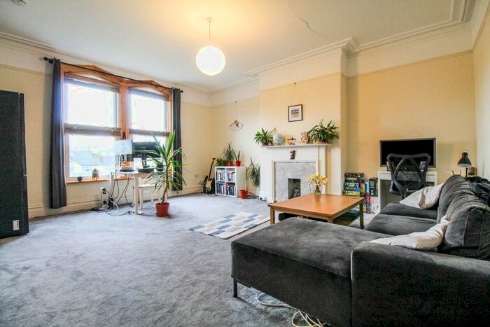 1 Bedroom Flat To Rent In Burton Crescent, Headingley, Leeds, LS6