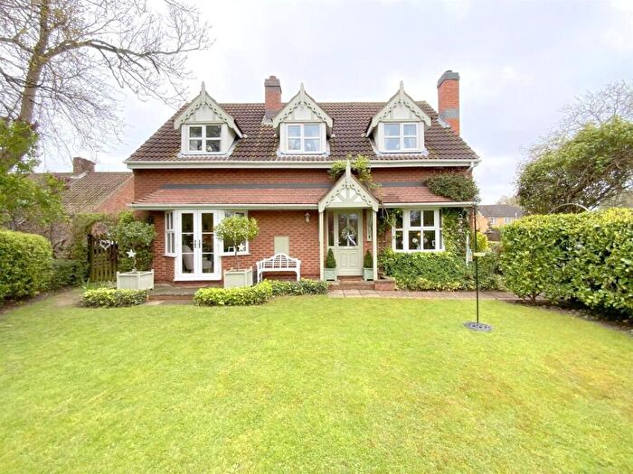 4 Bedroom Detached House For Sale In Station Road, Great Coates, Grimsby, DN37