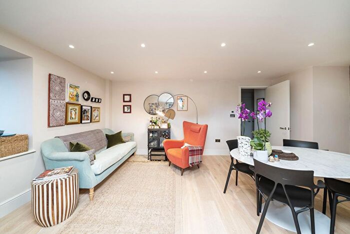 2 Bedroom Flat For Sale In Hermes Street, London, N1