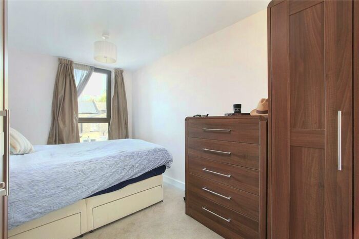 1 Bedroom Flat To Rent In Petergate, Battersea, London, SW11