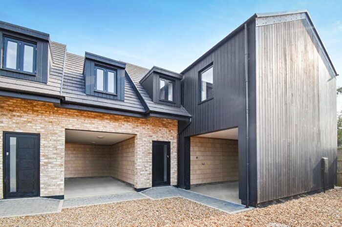 4 Bedroom Semi-Detached House For Sale In Chapel Road, Earith, PE28