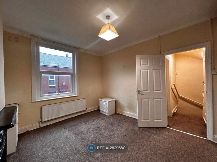2 Bedroom Terraced House To Rent In Recreation Place, Leeds, LS11