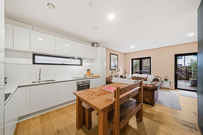 4 Bedroom End Terrace House For Sale In Senior Lane, Salford, M3