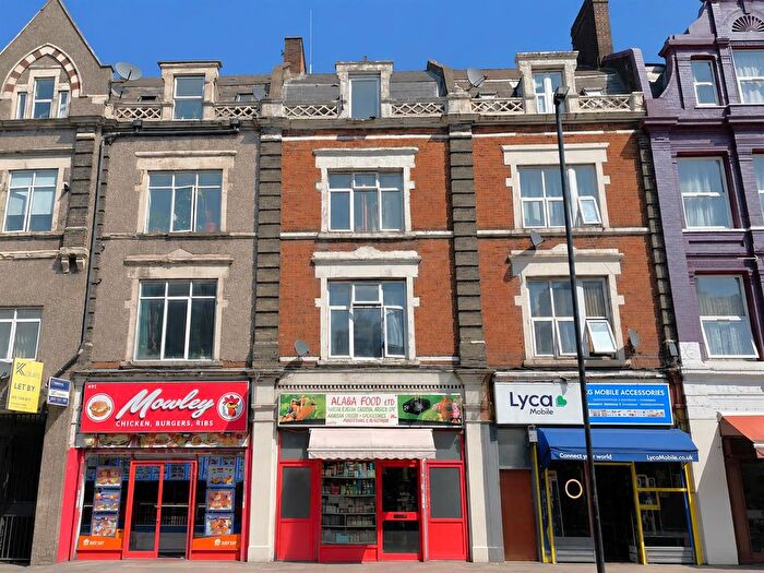 2 Bedroom Flat To Rent In New Cross Road, London, SE14