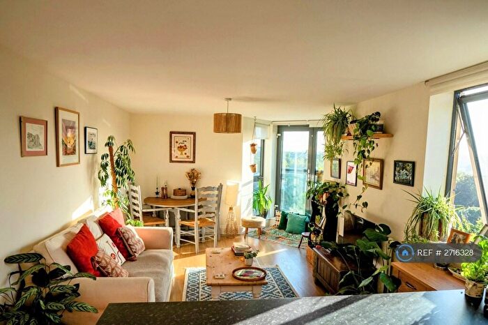 2 Bedroom Flat To Rent In Ashley Apartments, Bristol, BS7