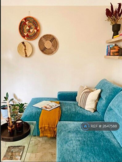 3 Bedroom Flat To Rent In Woodseer Street, London, E1