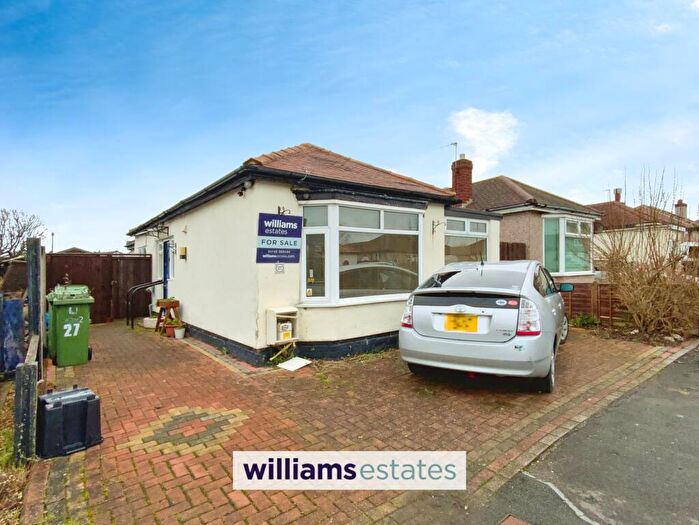 3 Bedroom Detached Bungalow For Sale In Cheltenham Avenue, Rhyl, LL18