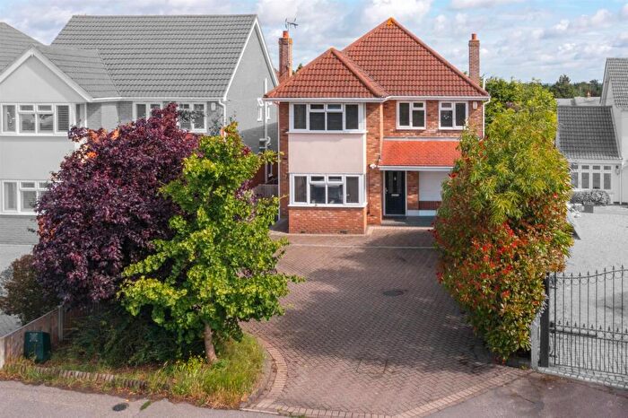 4 Bedroom Detached House For Sale In High Road, Hockley, SS5