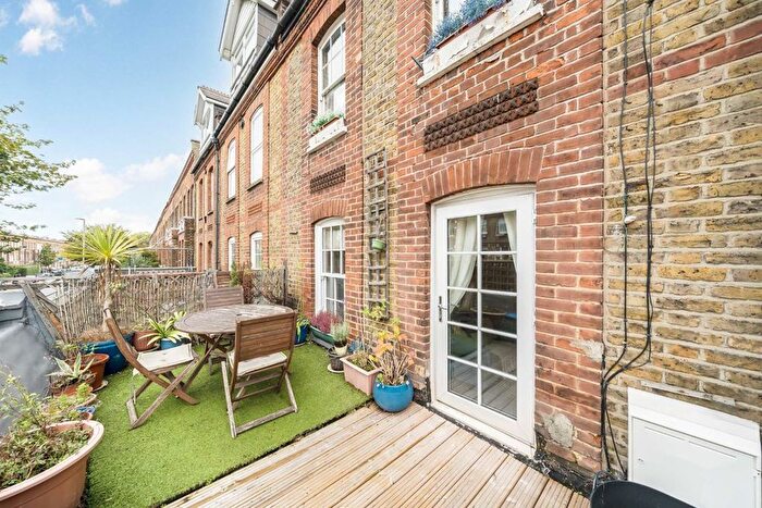 1 Bedroom Flat For Sale In Queenstown Road, London, SW8