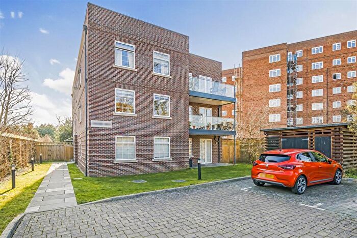 2 Bedroom Flat To Rent In Portsmouth Road, Surbiton, KT6