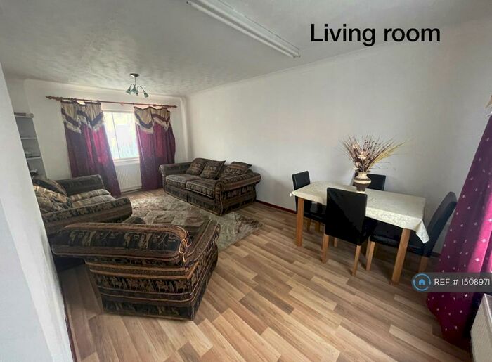 5 Bedroom End Of Terrace House To Rent In Winvale, Slough, SL1