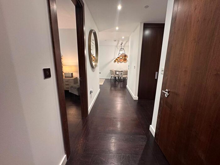 2 Bedroom Apartment To Rent In - Charles Clowes Walk, SW11