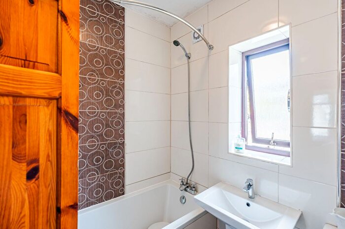 3 Bedroom Terraced House For Sale In Ravens Croft, Dewsbury, WF13