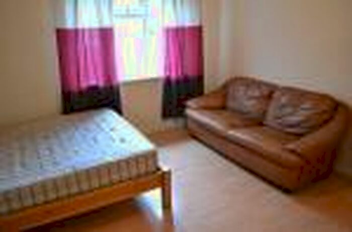 4 Bedroom Semi-Detached House To Rent In Halley Road, East Ham, London, E12