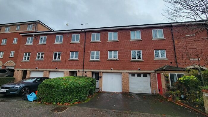 3 Bedroom Town House To Rent In Padstow Road, Swindon, SN2