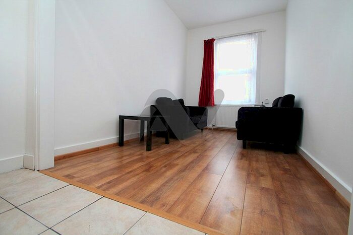 4 Bedroom Maisonette To Rent In Seven Sisters Road, London, N4