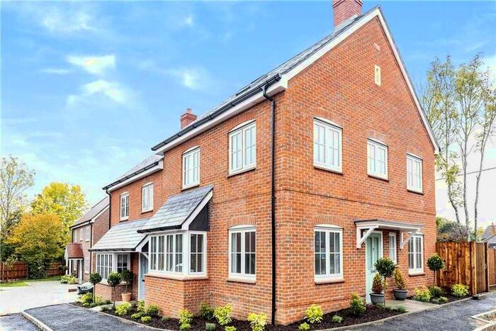 4 Bedroom Semi-Detached House To Rent In Crumplins Meadow, Dunleys Hill, RG29