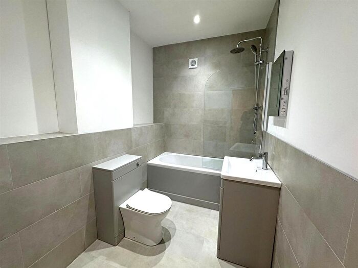 2 Bedroom Flat To Rent In Bartholomews, Brighton, BN1