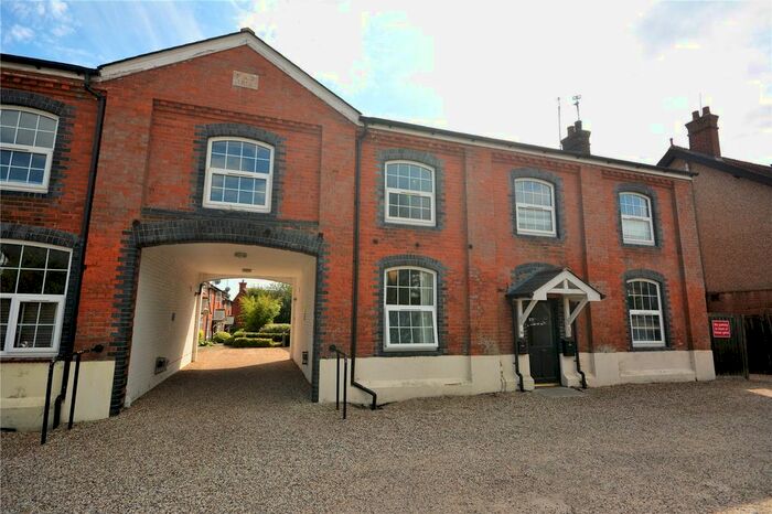 2 Bedroom Flat To Rent In Foremans, Roxwell Road, CM1