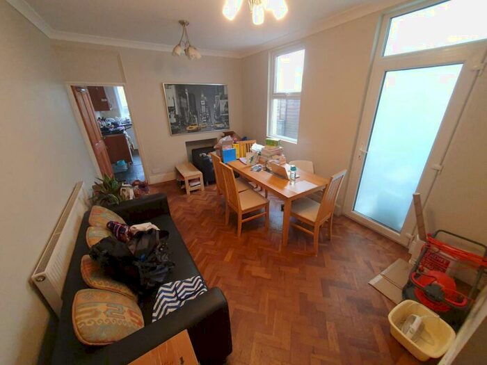 5 Bedroom House To Rent In Inglefield Avenue, Heath, Cardiff, CF14